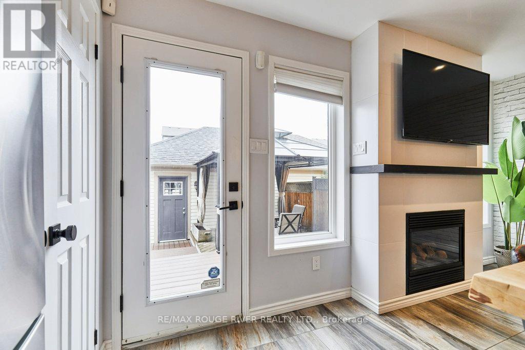 104 Roxton Road, Oakville, Ontario  L6H 6V4 - Photo 15 - W12519866