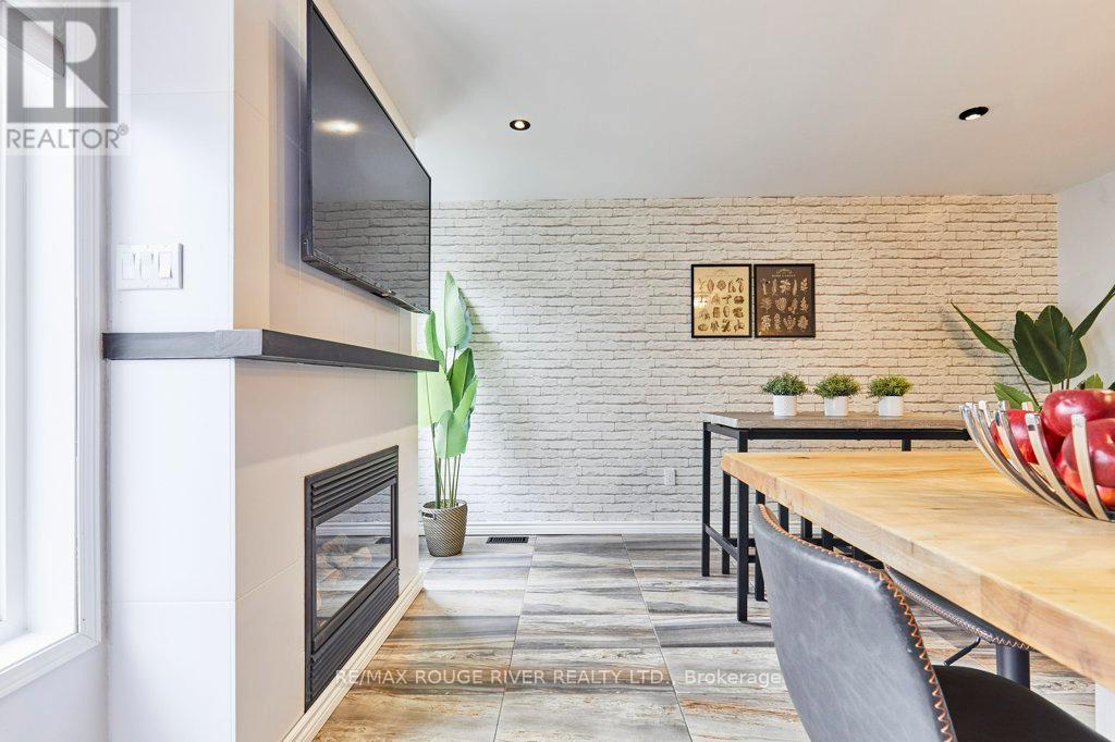 104 Roxton Road, Oakville, Ontario  L6H 6V4 - Photo 17 - W12519866