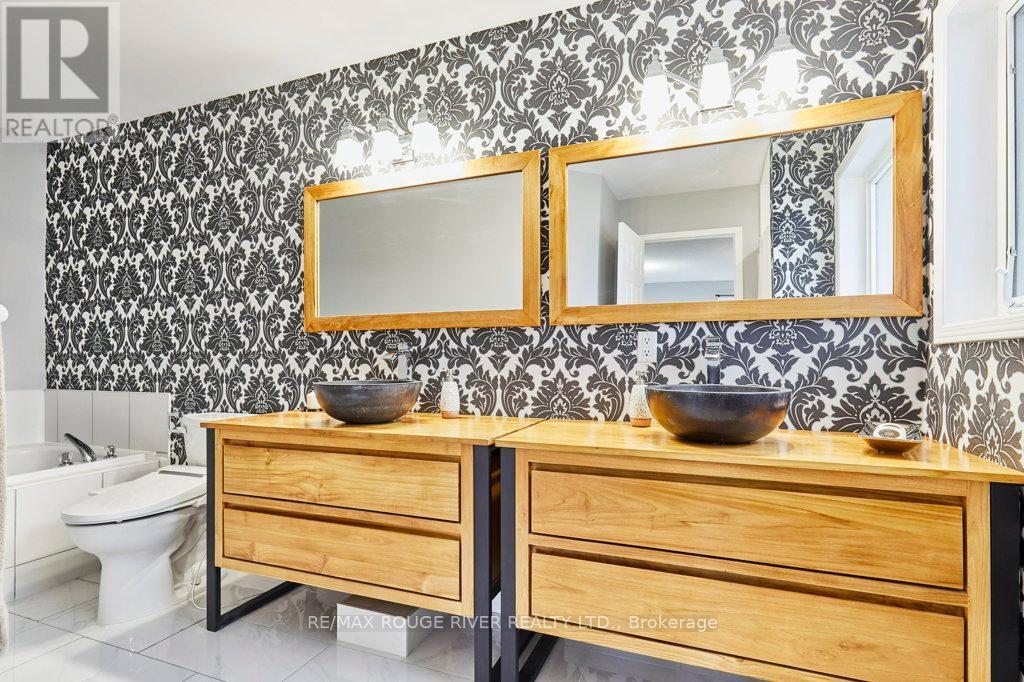 104 Roxton Road, Oakville, Ontario  L6H 6V4 - Photo 32 - W12519866