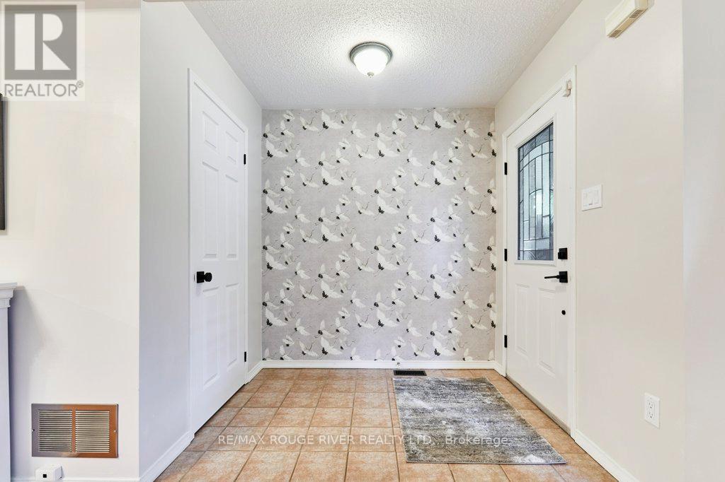 104 Roxton Road, Oakville, Ontario  L6H 6V4 - Photo 4 - W12519866