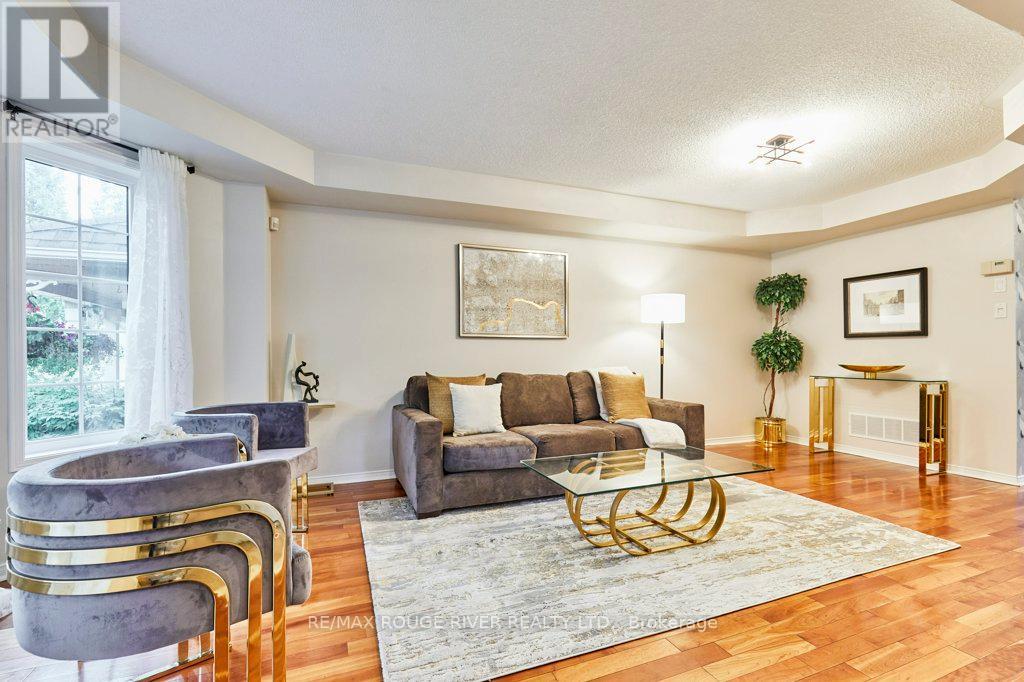 104 Roxton Road, Oakville, Ontario  L6H 6V4 - Photo 5 - W12519866