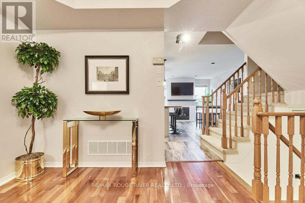 104 Roxton Road, Oakville, Ontario  L6H 6V4 - Photo 9 - W12519866