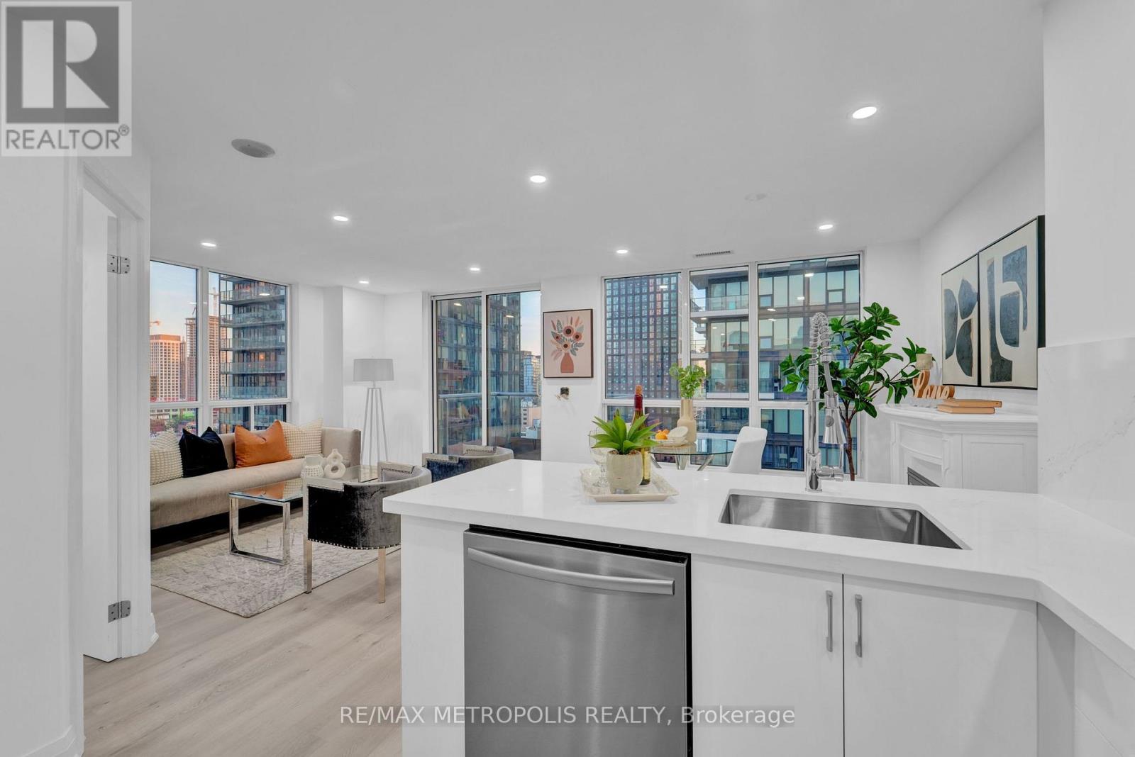 1504 - 76 Shuter Street, Toronto, Ontario M5B 1B4 - Photo 2 - C12519936