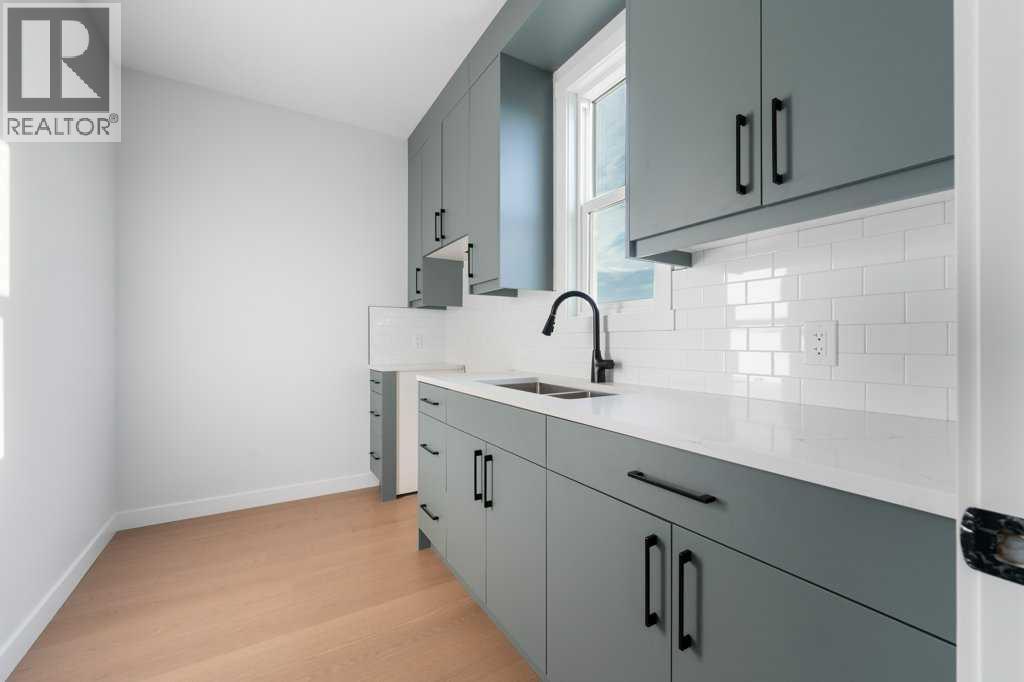 Property at 351 Waterford Grove image 5