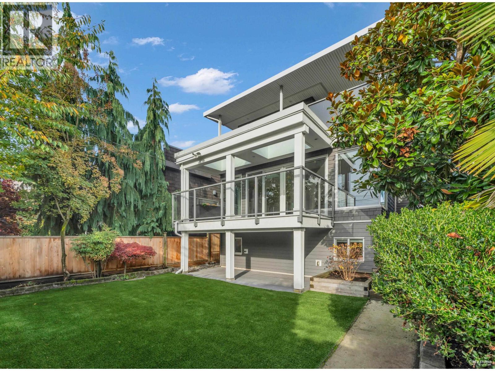 1251 CLYDE AVENUE, West Vancouver, British Columbia