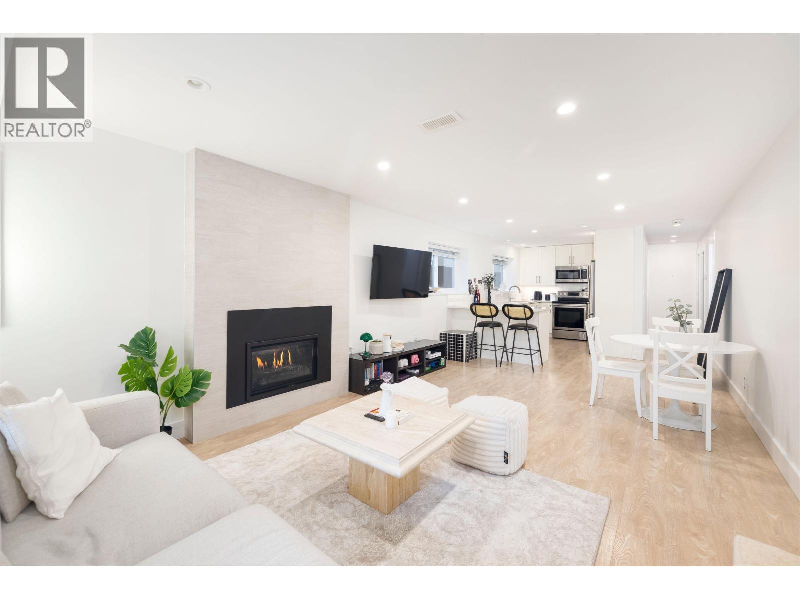 1709 Philip Avenue, North Vancouver, British Columbia V7P 2V9 - Photo 4 - R3064141