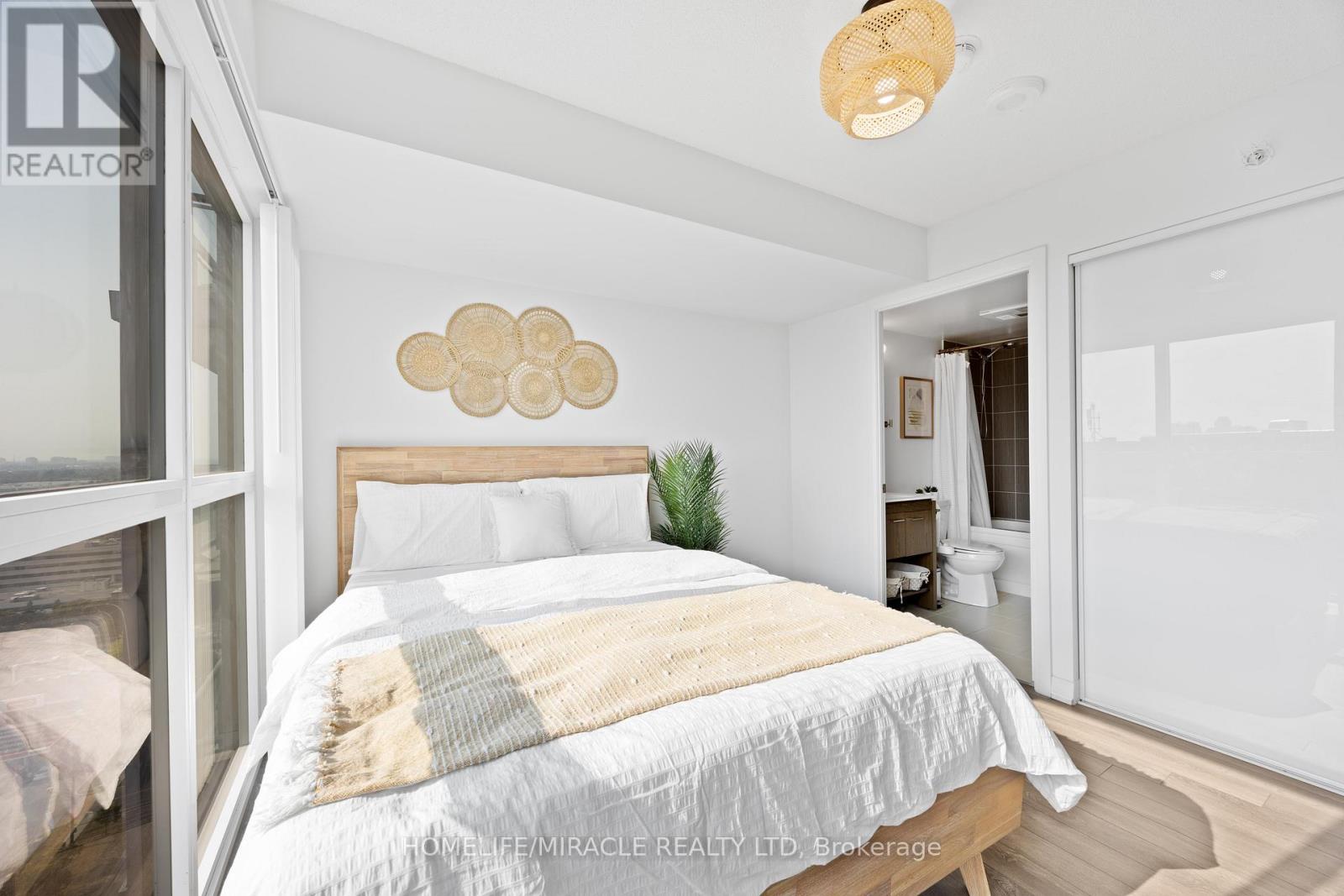 2002 - 30 Meadowglen Place, Toronto, Ontario M1G 0A6 - Photo 18 - E12519868