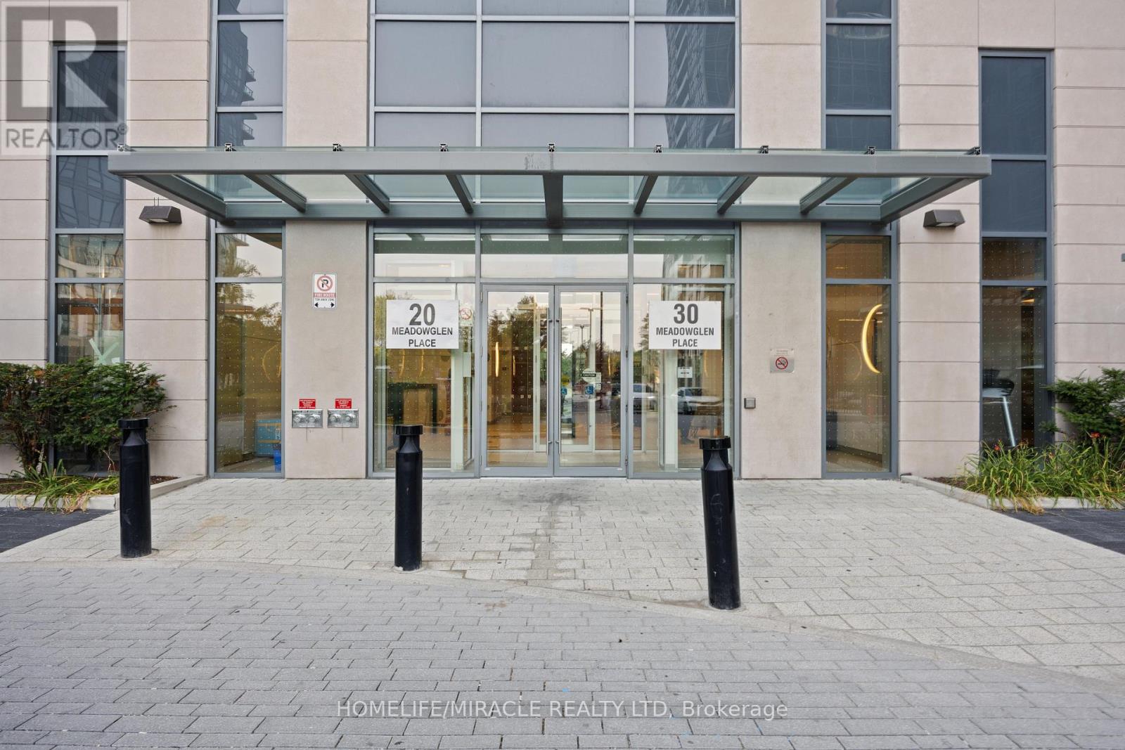 2002 - 30 Meadowglen Place, Toronto, Ontario M1G 0A6 - Photo 2 - E12519868