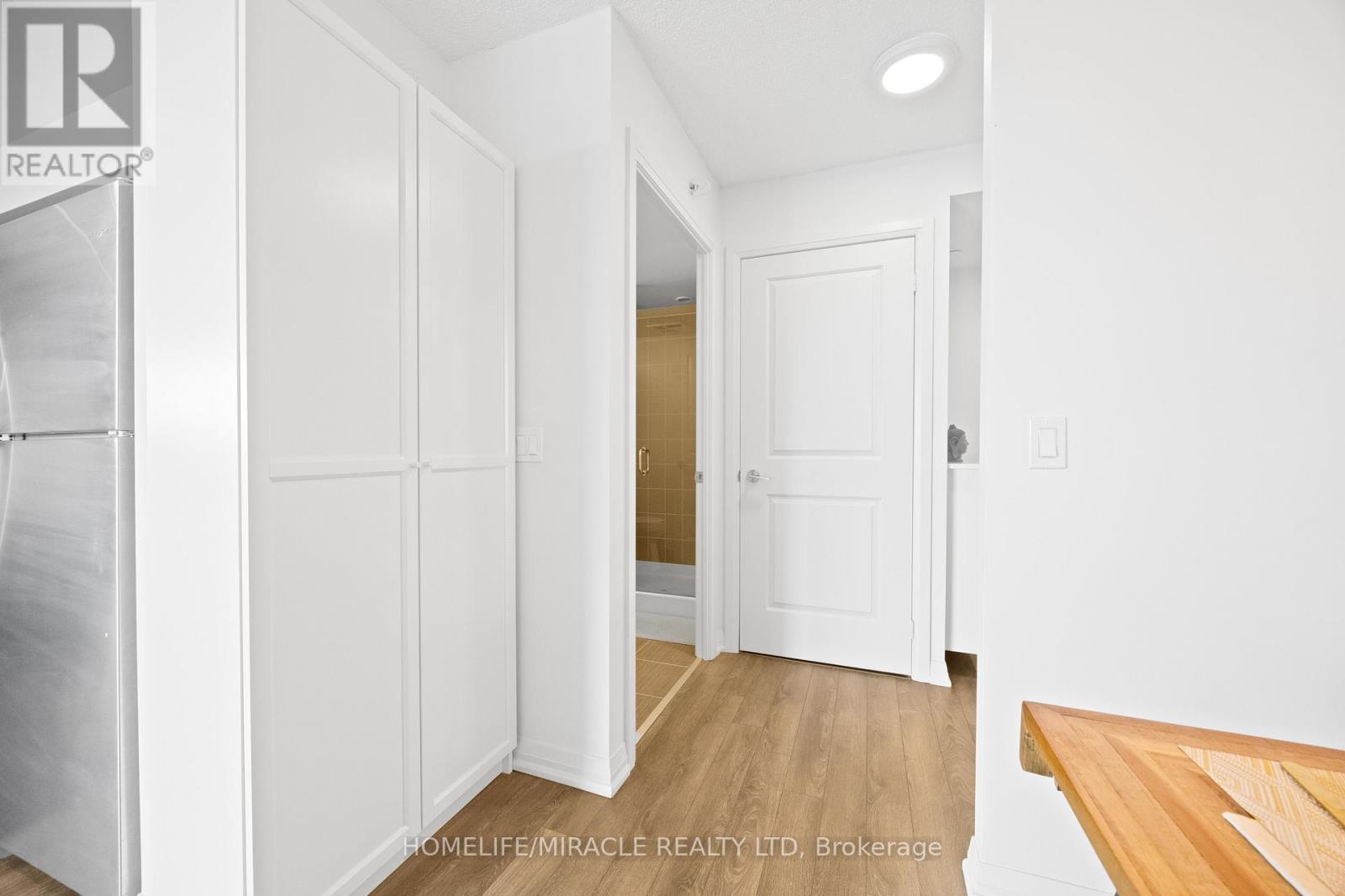 2002 - 30 Meadowglen Place, Toronto, Ontario M1G 0A6 - Photo 8 - E12519868