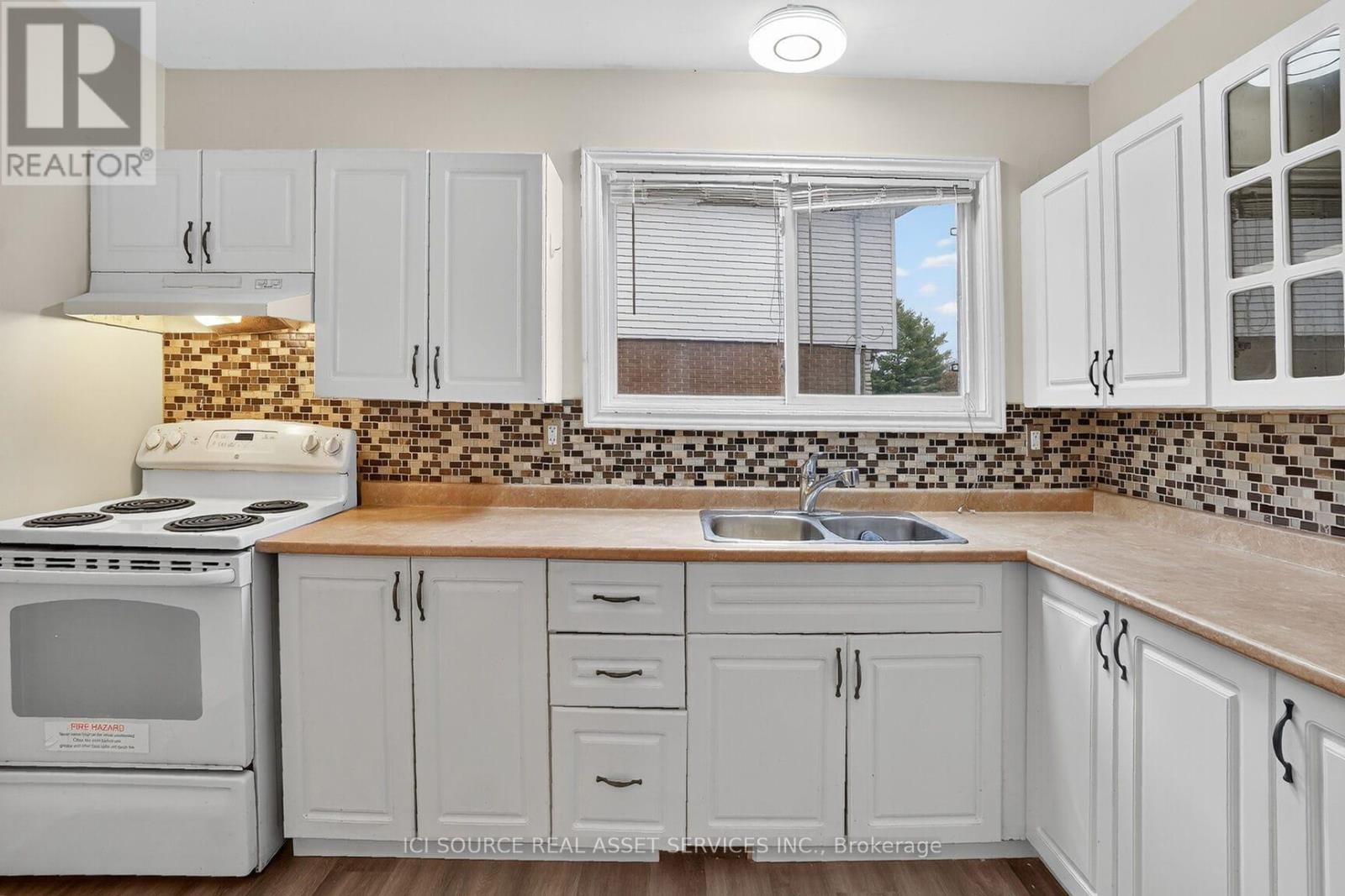 1393 Claymor Avenue, Ottawa, Ontario  K2C 1S5 - Photo 9 - X12451109