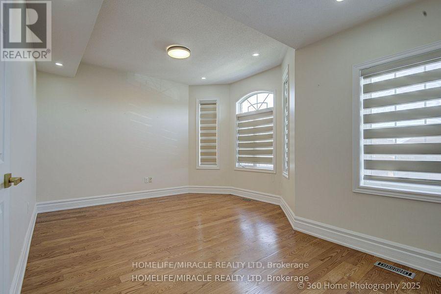 55 Lyndbrook Crescent, Brampton, Ontario  L6P 2N9 - Photo 15 - W12519876