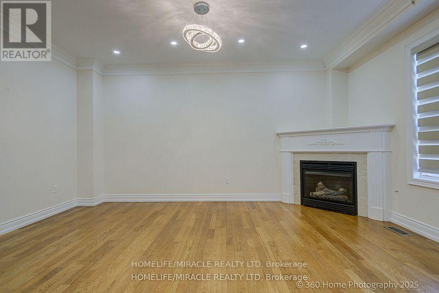 55 Lyndbrook Crescent, Brampton, Ontario  L6P 2N9 - Photo 7 - W12519876