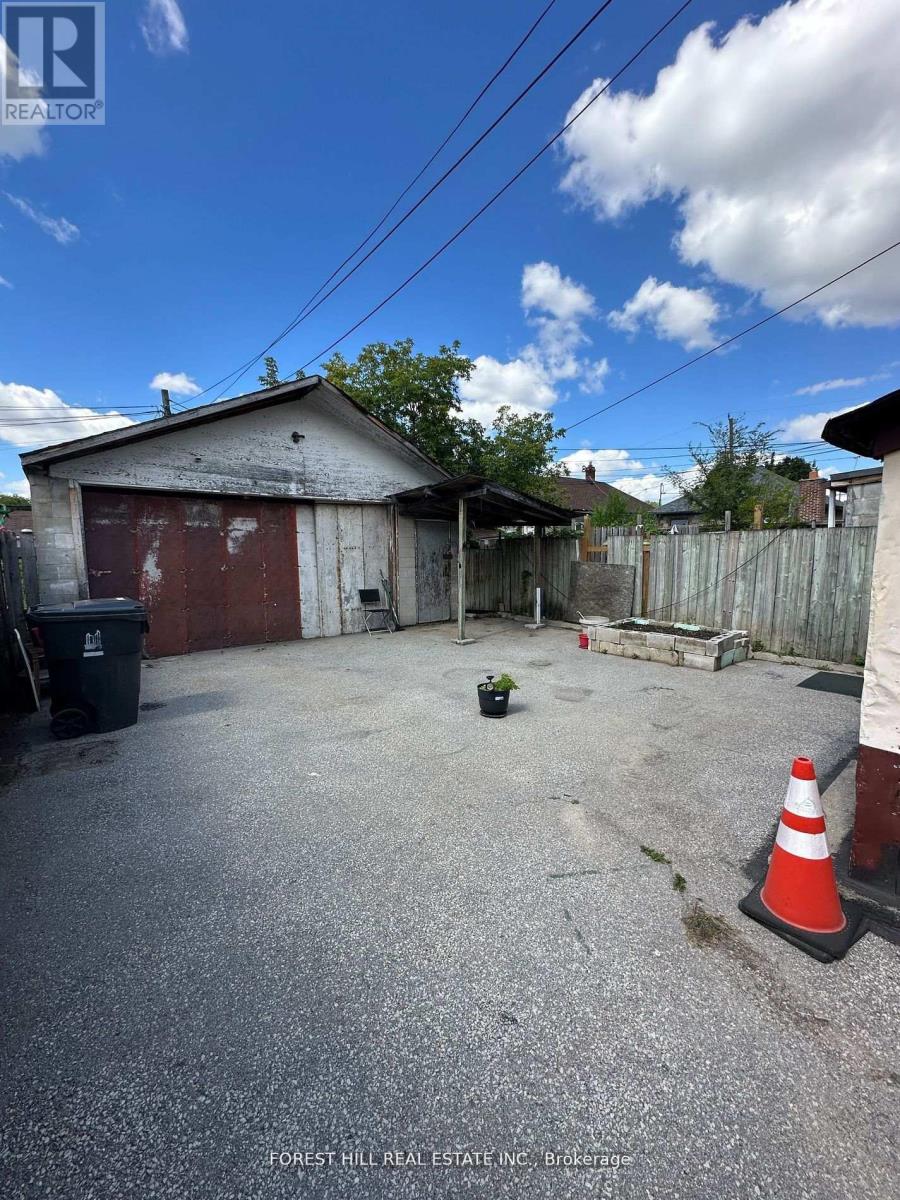 668 Jane Street, Toronto, Ontario  M6N 4A7 - Photo 4 - W12519896