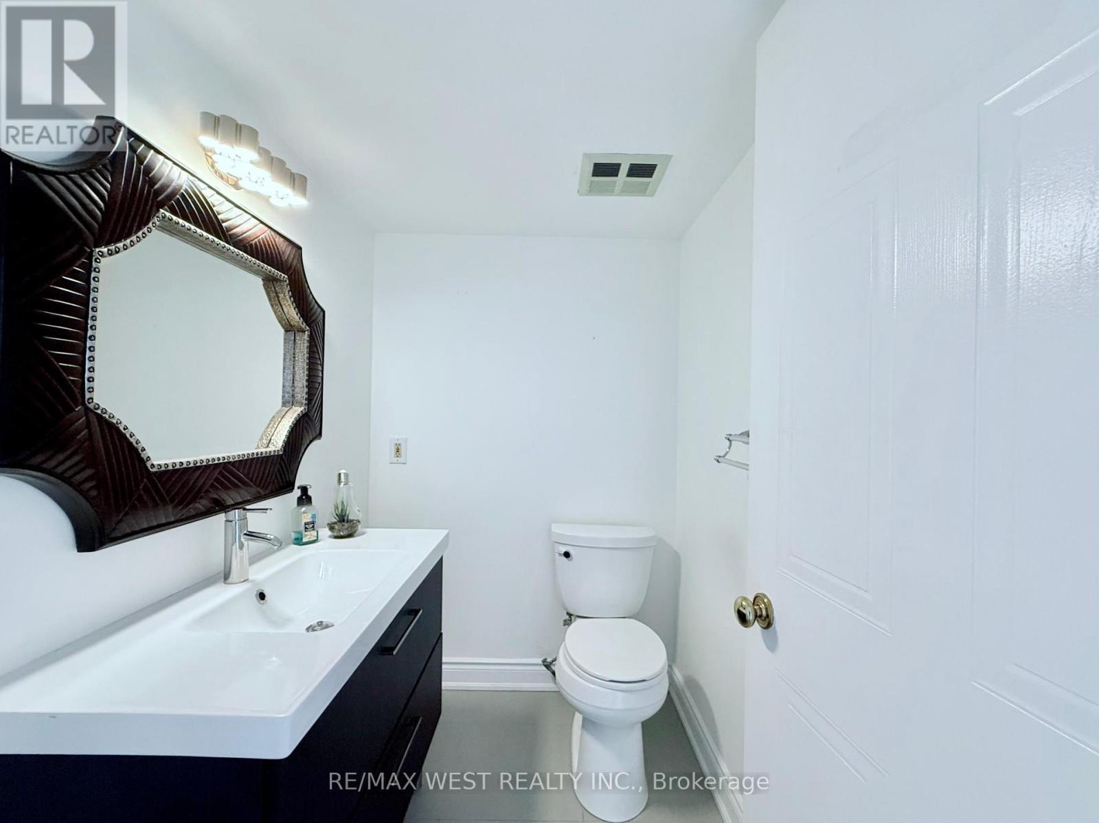 Uph1 - 25 Fairview Road W, Mississauga, Ontario L5B 3Y8 - Photo 12 - W12519902