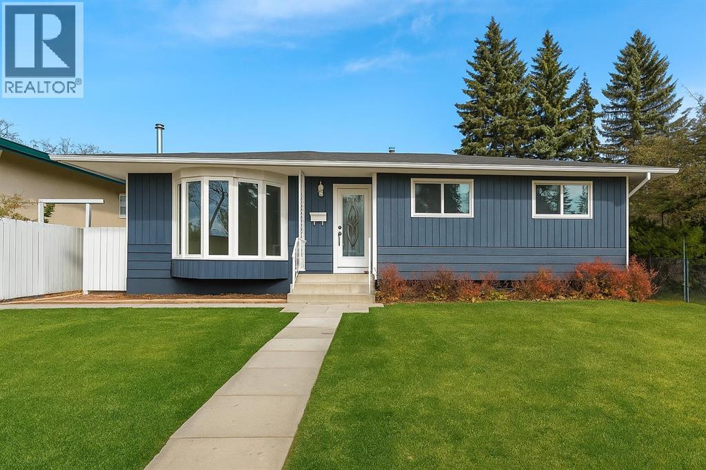 4 Harvey Place Sw, Calgary, Alberta  T2V 3A5 - Photo 1 - A2267449