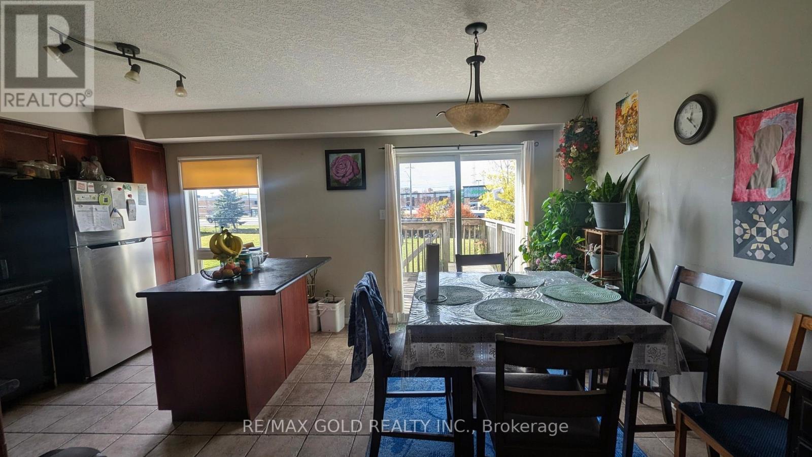 220 Westmeadow Drive, Kitchener, Ontario  N2N 3R1 - Photo 6 - X12519878