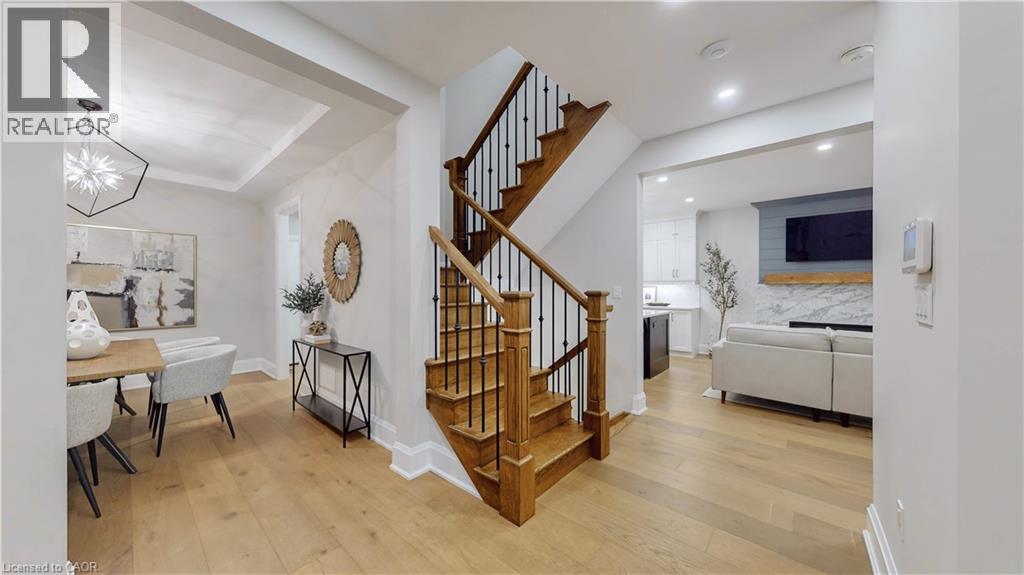 333 Silvana Crescent, Burlington, Ontario L7L 2W3 - Photo 3 - 40786454