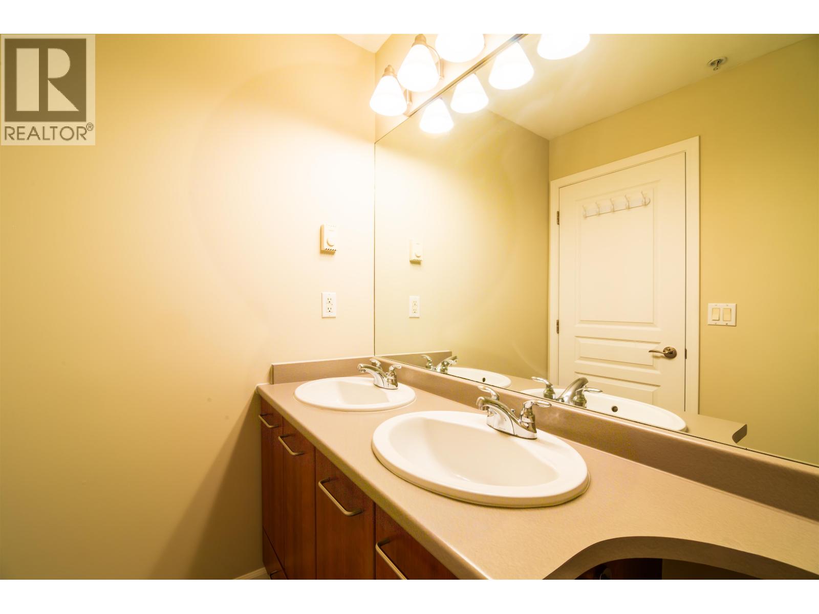 476 9100 Ferndale Road, Richmond, British Columbia V6Y 4L1 - Photo 8 - R3065636