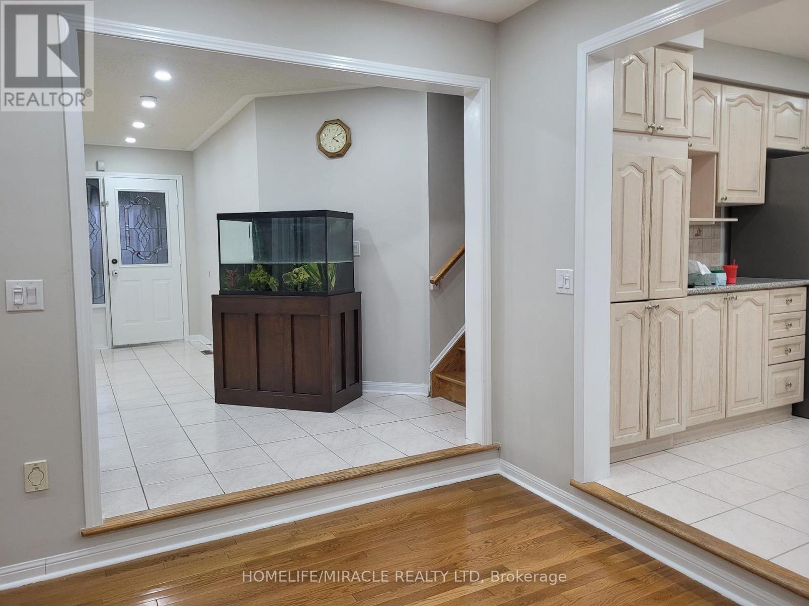 20 Bowsfield Drive, Brampton, Ontario  L6P 1A6 - Photo 8 - W12519986