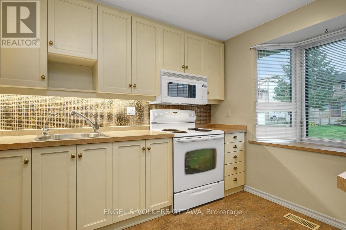 68 - 1947 Stonehenge Crescent, Ottawa, Ontario  K1B 4N7 - Photo 11 - X12519998