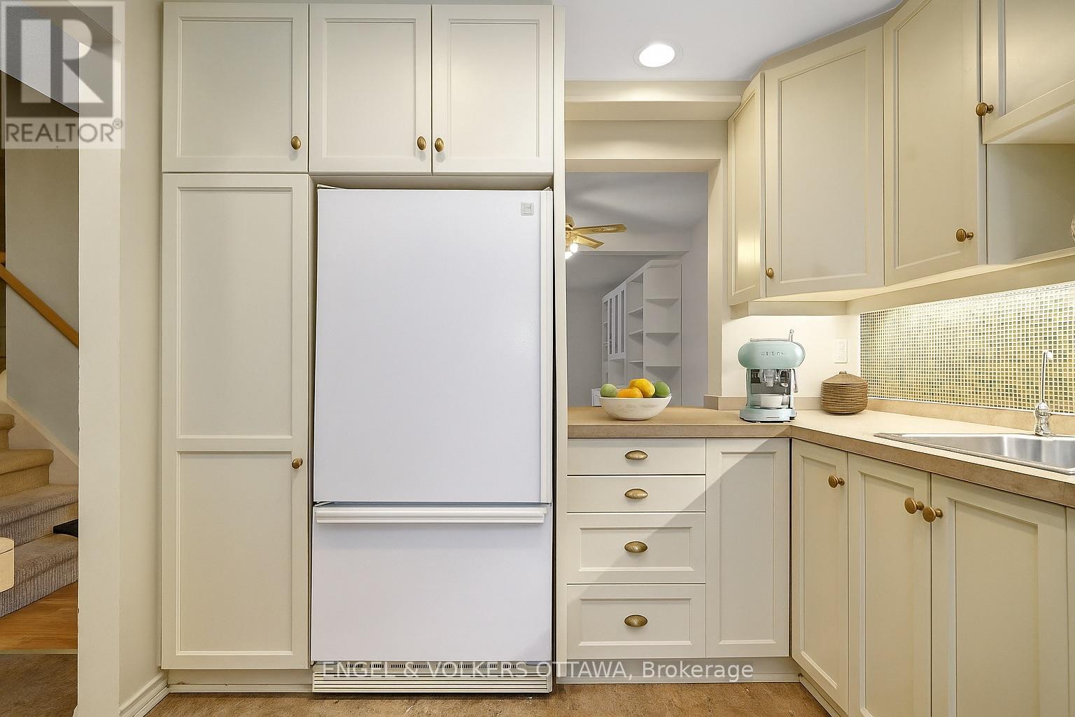 68 - 1947 Stonehenge Crescent, Ottawa, Ontario  K1B 4N7 - Photo 13 - X12519998