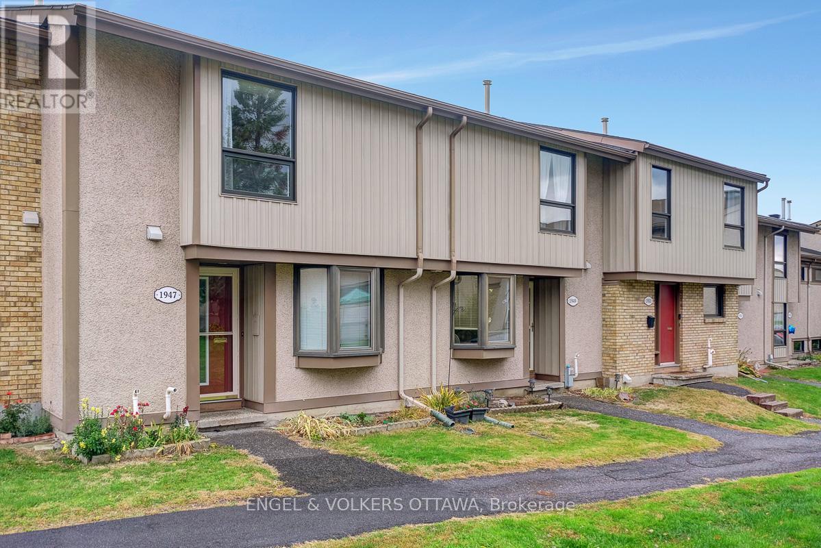 68 - 1947 Stonehenge Crescent, Ottawa, Ontario  K1B 4N7 - Photo 2 - X12519998