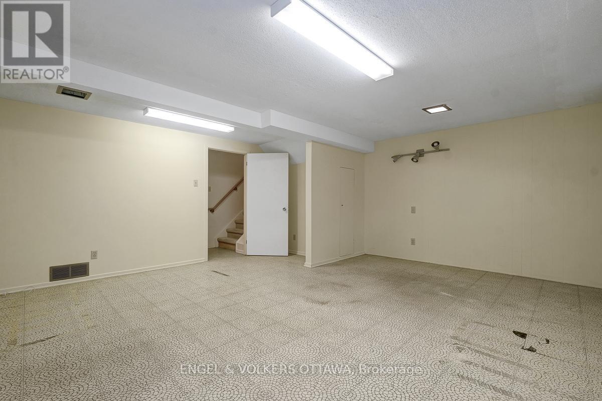 68 - 1947 Stonehenge Crescent, Ottawa, Ontario  K1B 4N7 - Photo 25 - X12519998