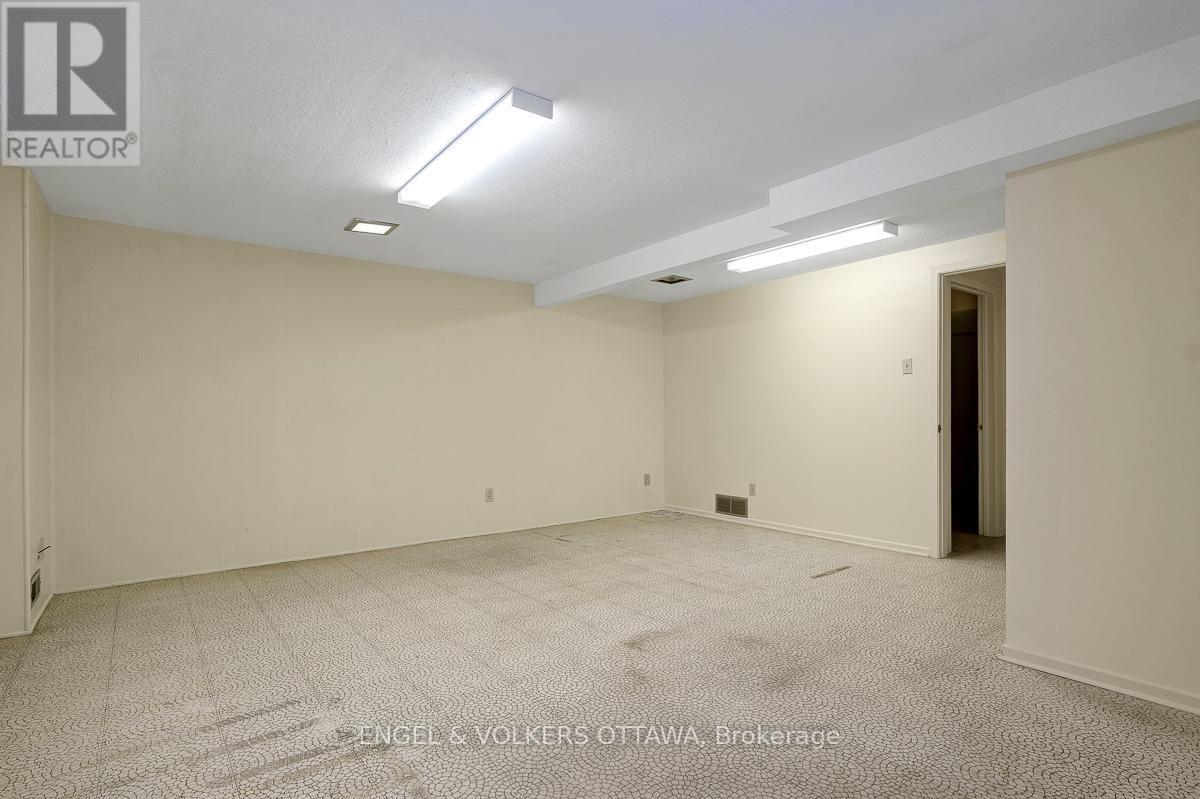 68 - 1947 Stonehenge Crescent, Ottawa, Ontario  K1B 4N7 - Photo 26 - X12519998