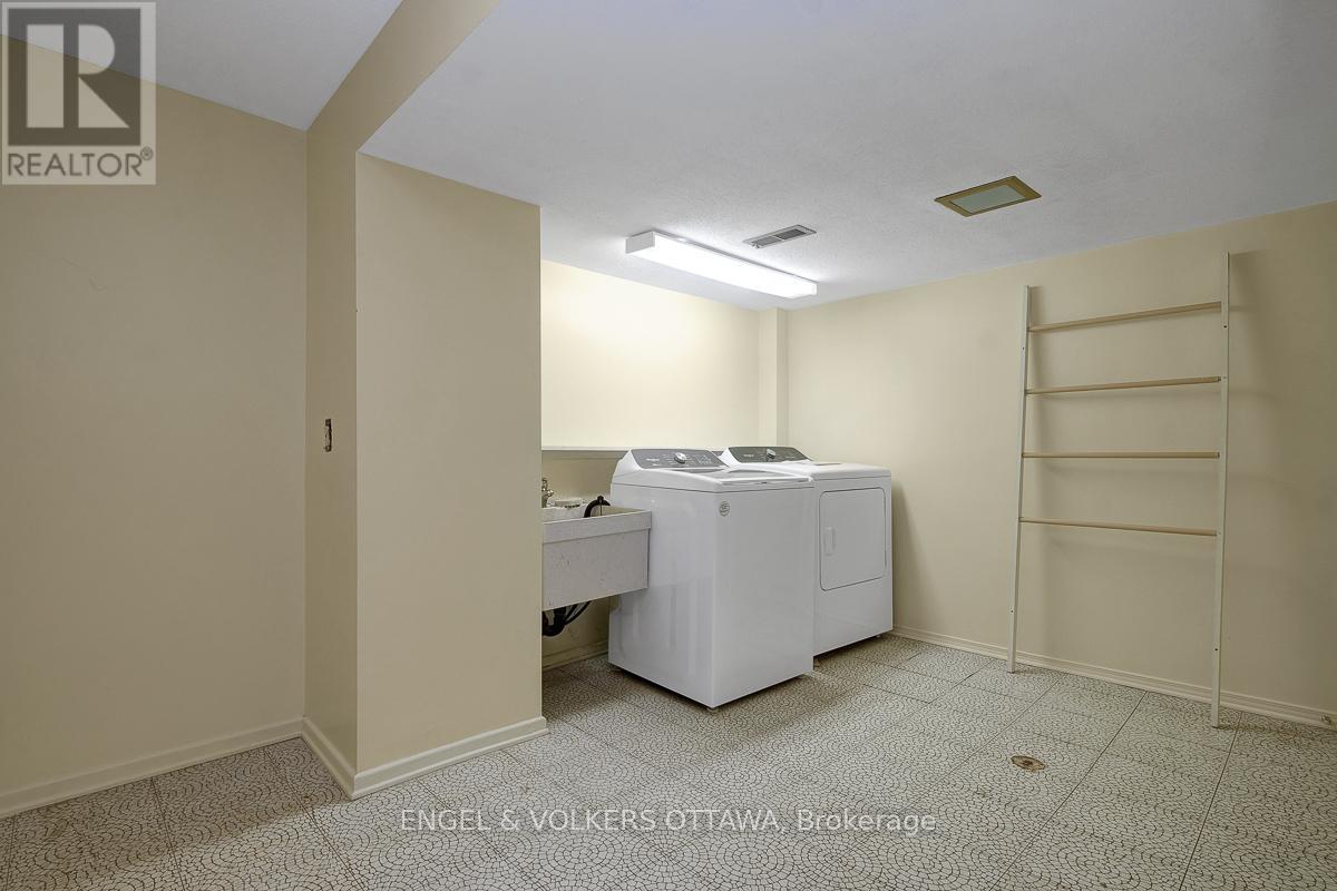 68 - 1947 Stonehenge Crescent, Ottawa, Ontario  K1B 4N7 - Photo 27 - X12519998