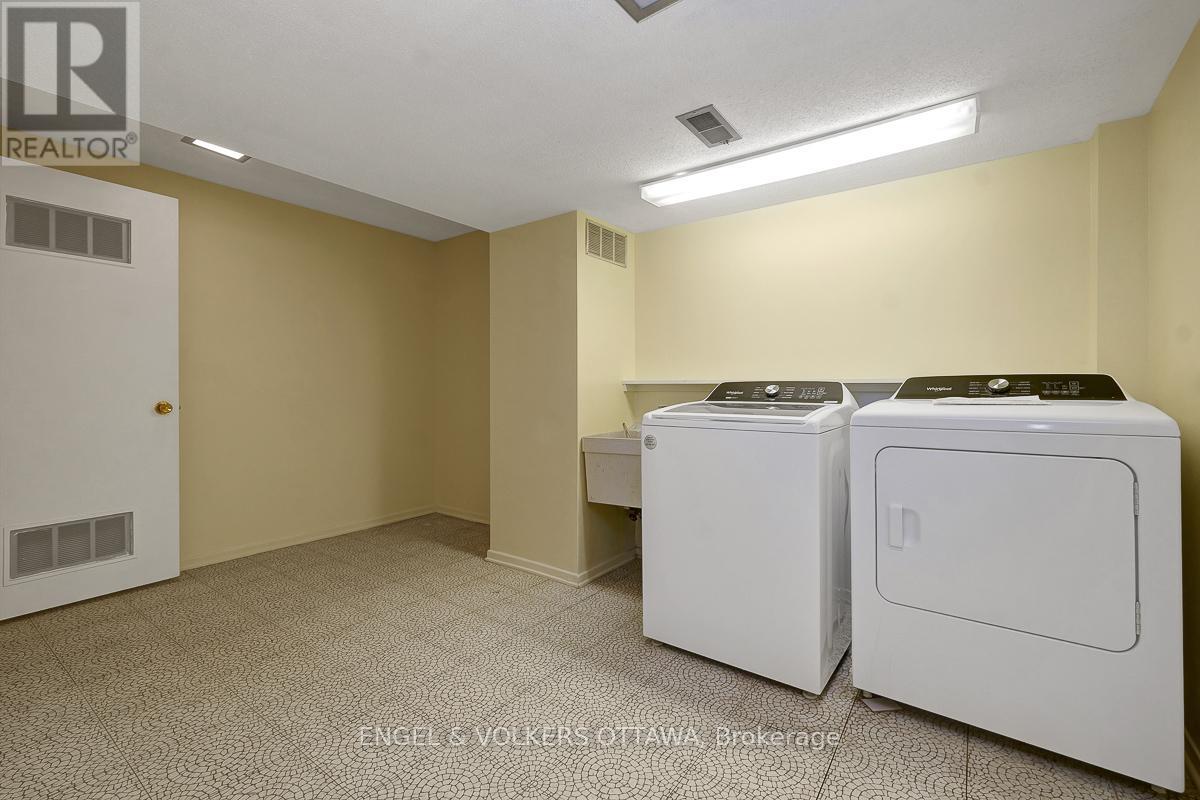 68 - 1947 Stonehenge Crescent, Ottawa, Ontario  K1B 4N7 - Photo 28 - X12519998