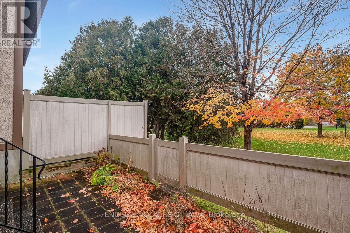68 - 1947 Stonehenge Crescent, Ottawa, Ontario  K1B 4N7 - Photo 30 - X12519998