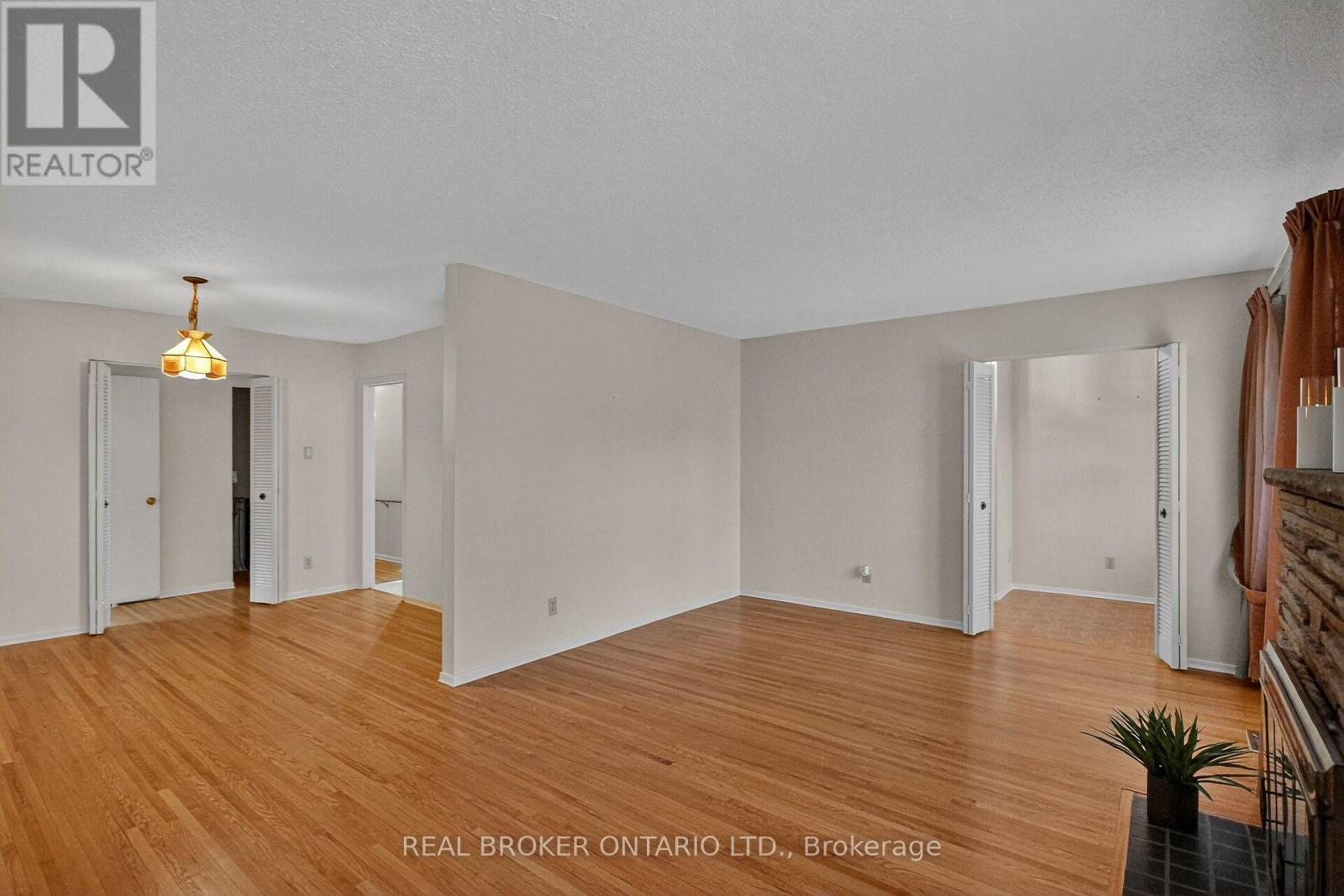 89 Country Lane W, Ottawa, Ontario  K2L 1J4 - Photo 7 - X12520000