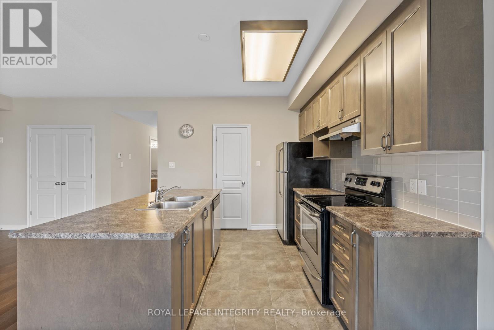 F - 21 Tadley Private, Ottawa, Ontario  K2J 2T3 - Photo 13 - X12520054