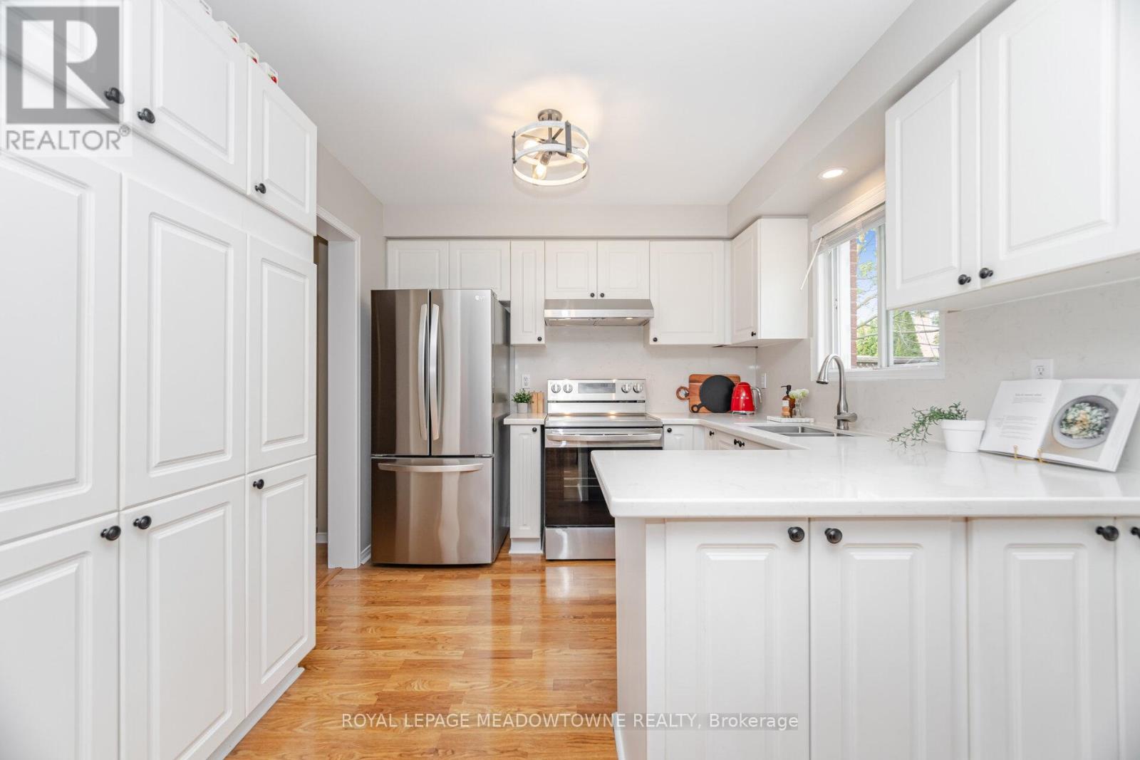 33 Harrop Avenue, Halton Hills, Ontario  L7G 5R4 - Photo 8 - W12519910