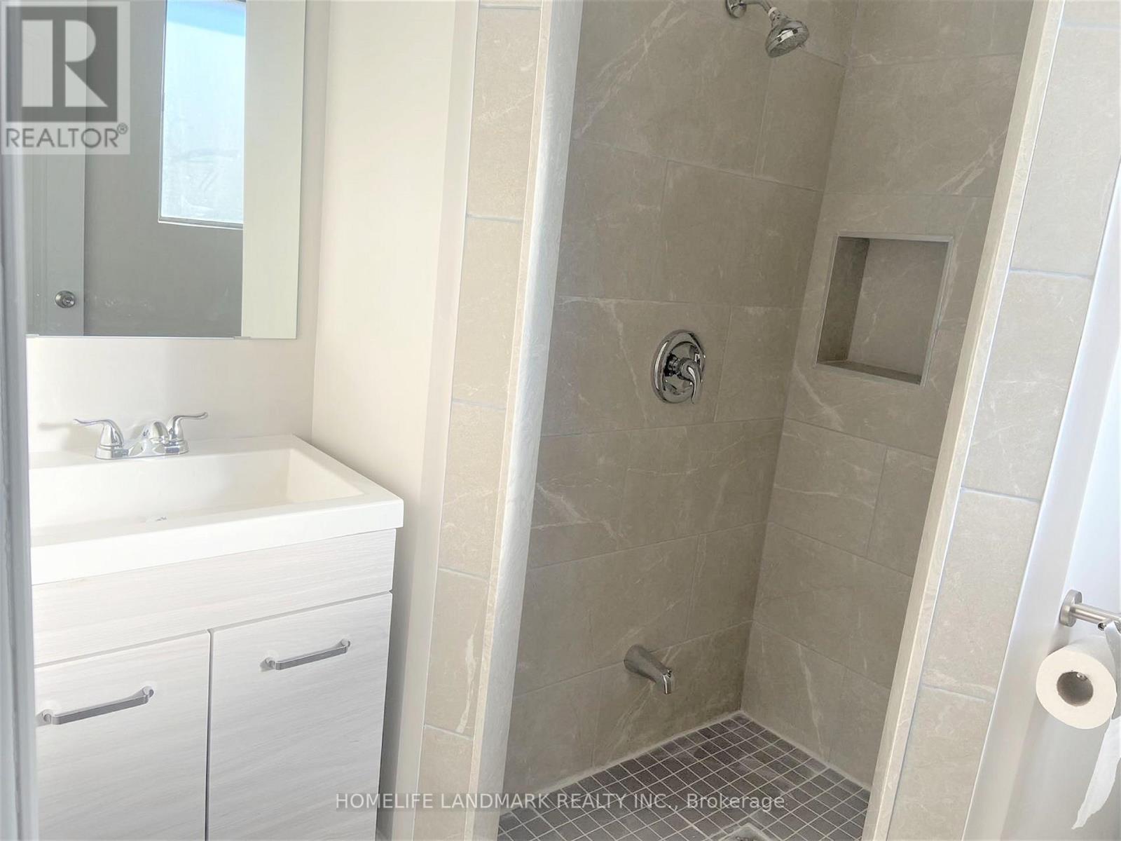 7 Mango Drive, Toronto, Ontario  M2K 2E9 - Photo 4 - C12519992