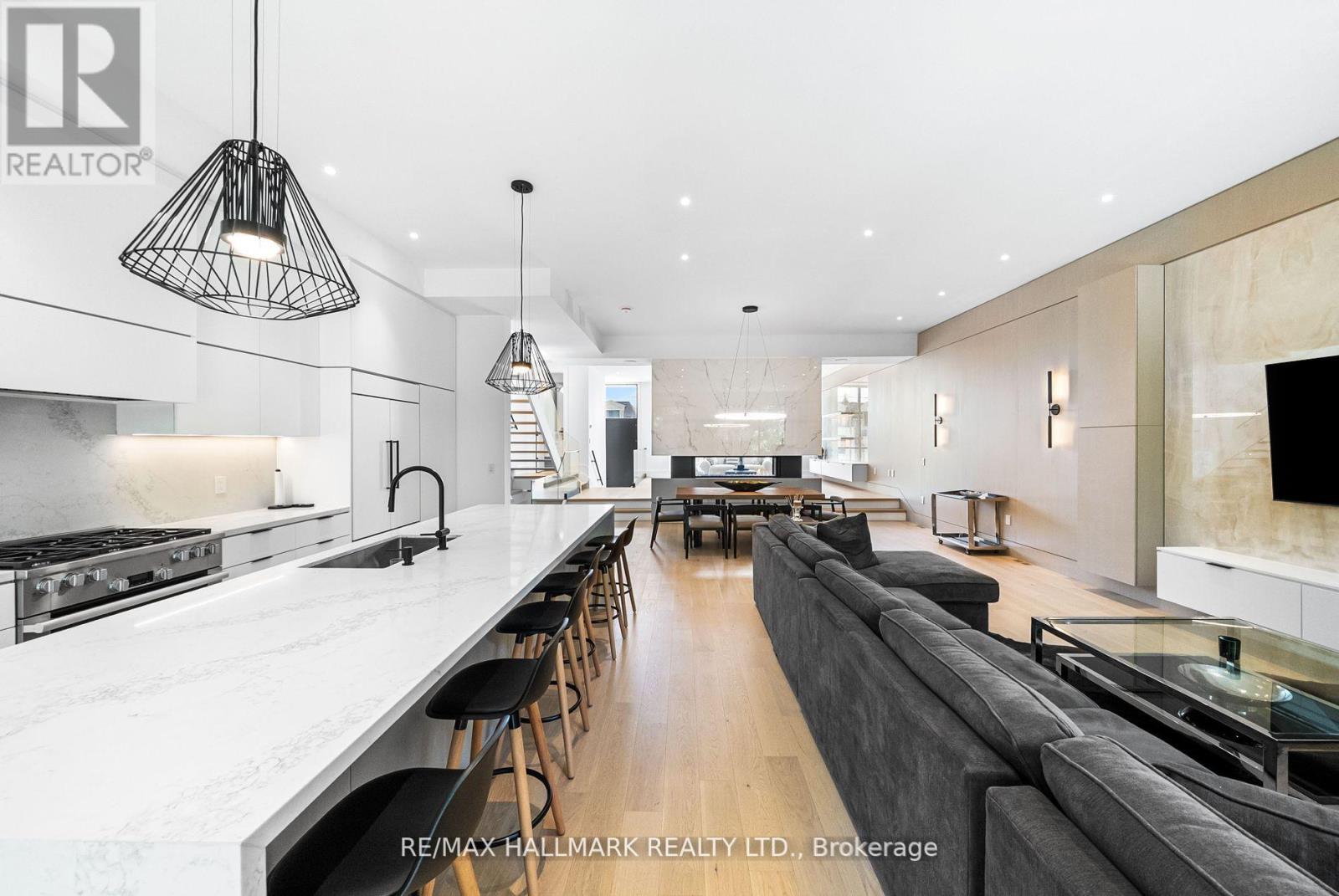 22 Divadale Drive, Toronto, Ontario  M4G 2N9 - Photo 15 - C12513372