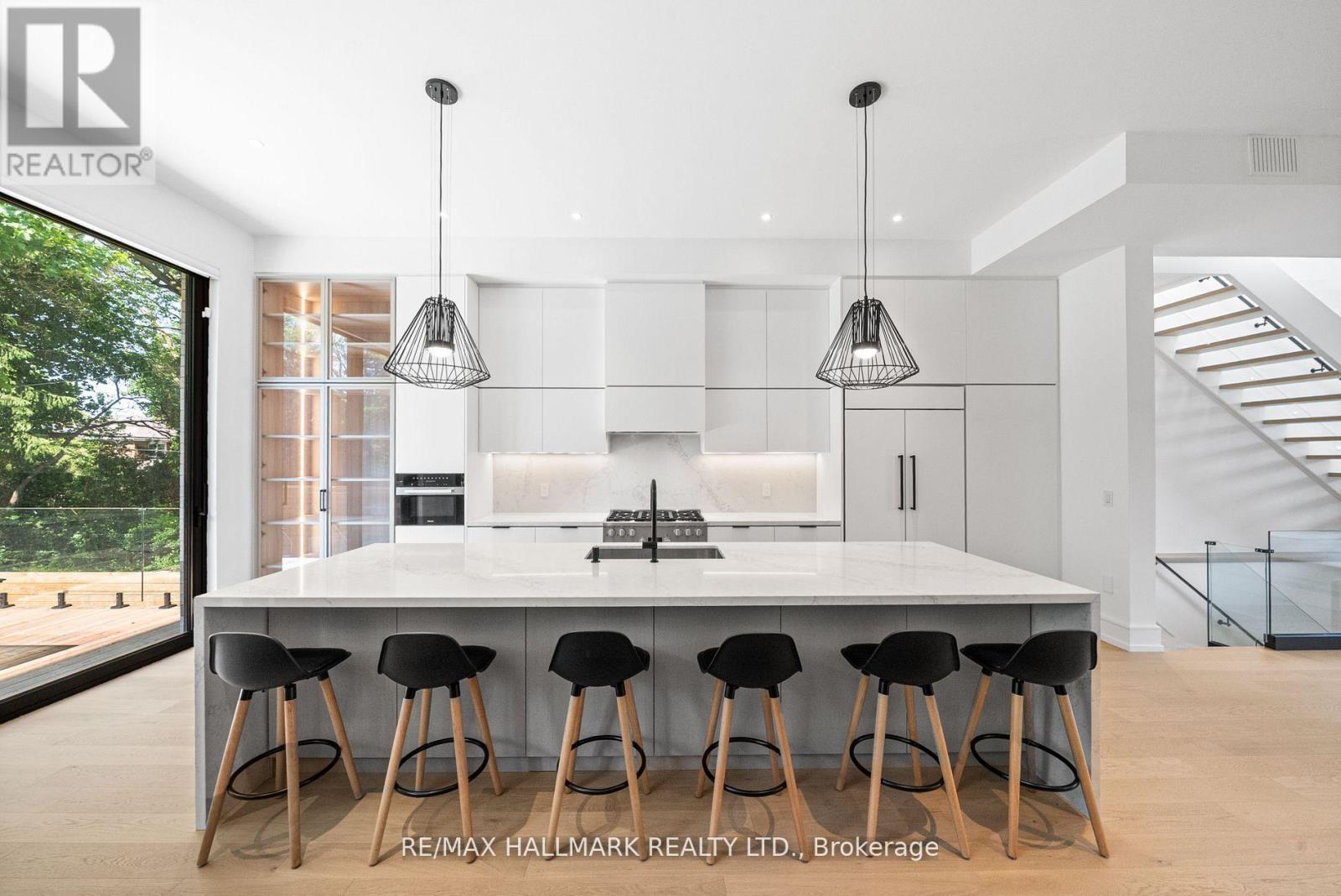 22 Divadale Drive, Toronto, Ontario  M4G 2N9 - Photo 18 - C12513372