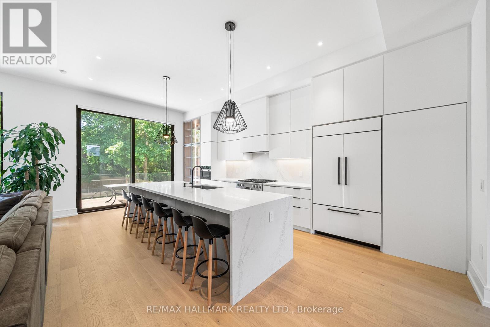 22 Divadale Drive, Toronto, Ontario  M4G 2N9 - Photo 17 - C12513372