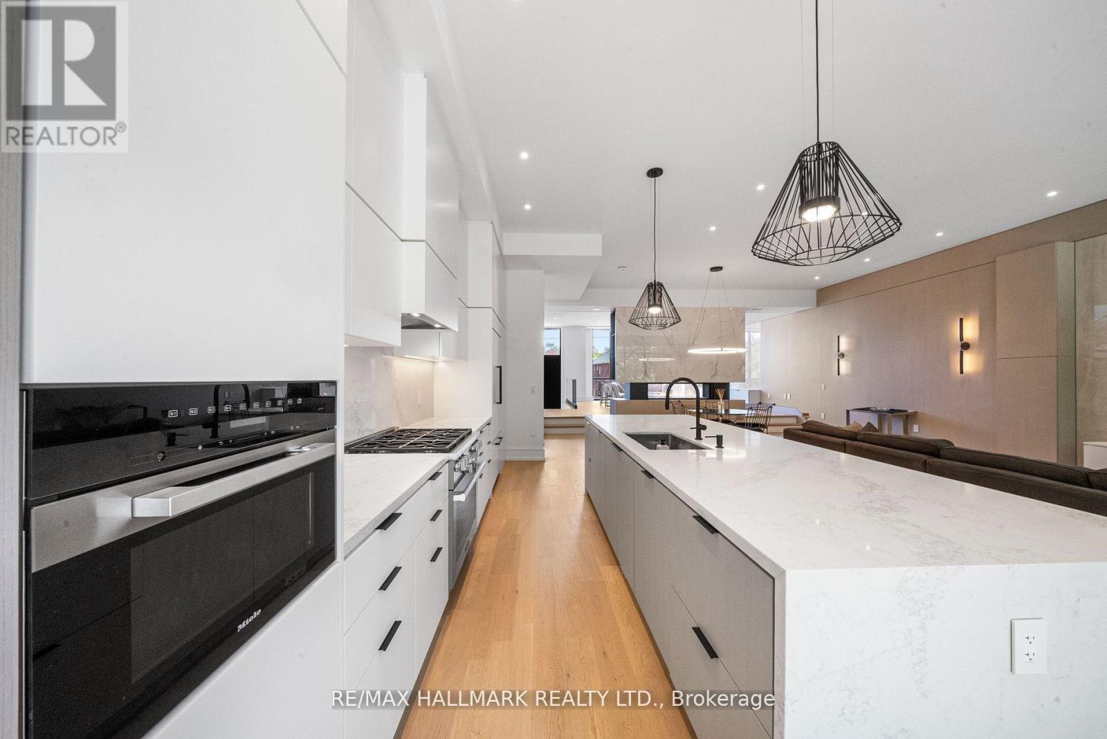 22 Divadale Drive, Toronto, Ontario  M4G 2N9 - Photo 21 - C12513372