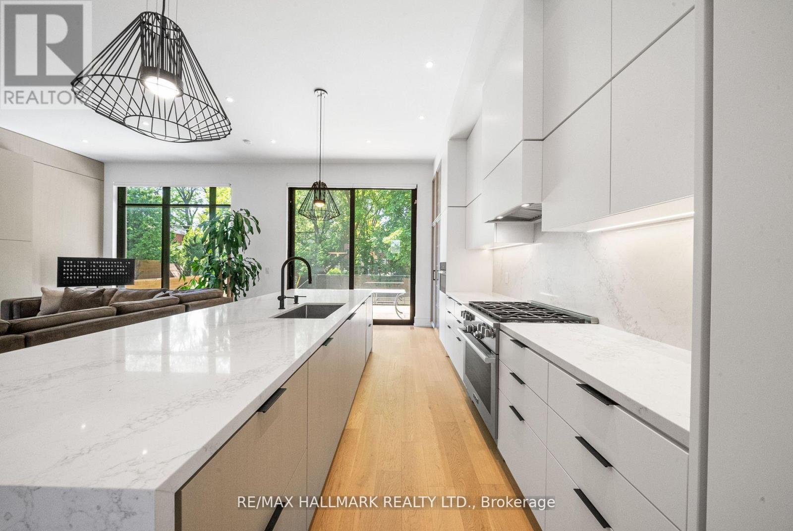 22 Divadale Drive, Toronto, Ontario  M4G 2N9 - Photo 19 - C12513372