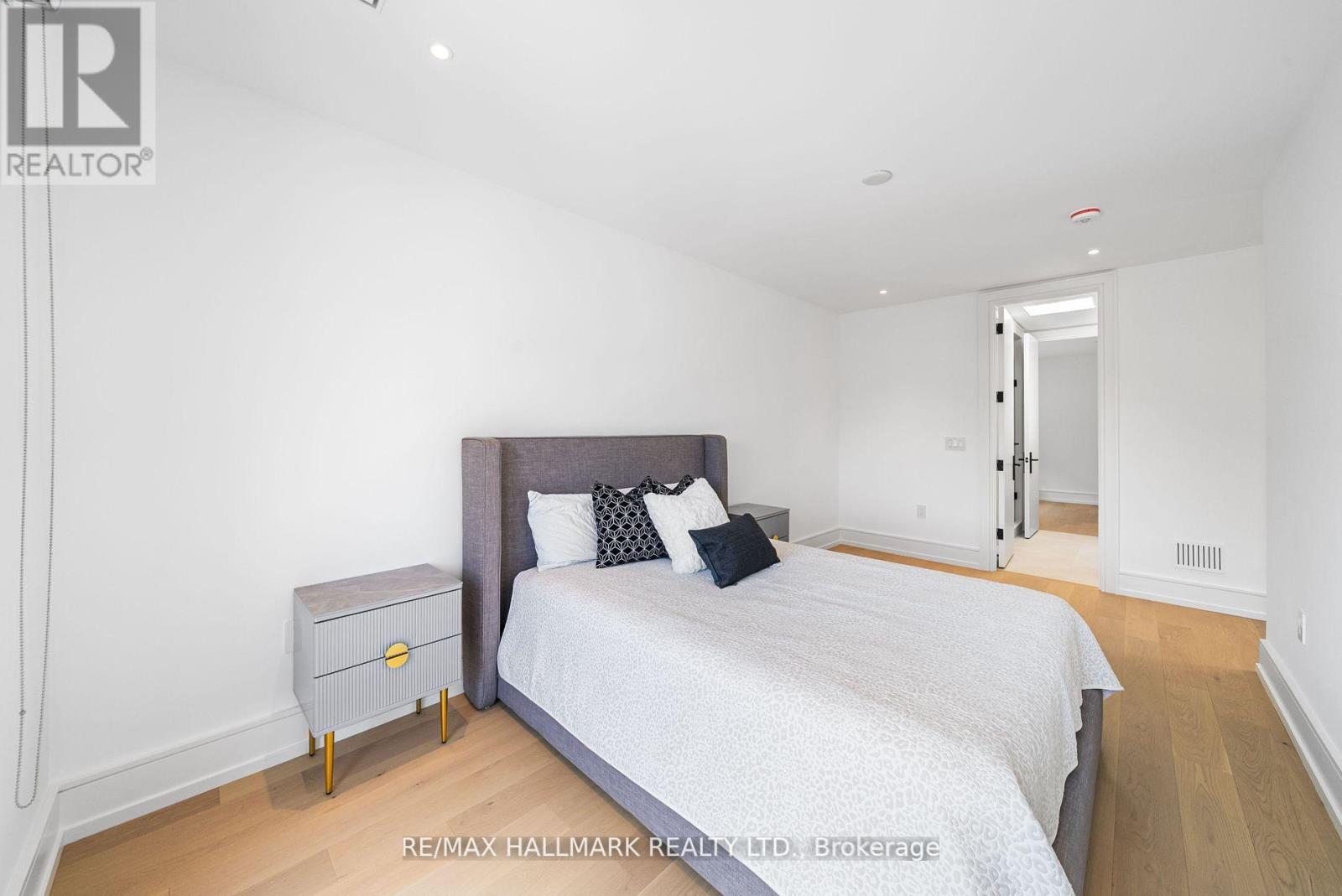 22 Divadale Drive, Toronto, Ontario  M4G 2N9 - Photo 30 - C12513372