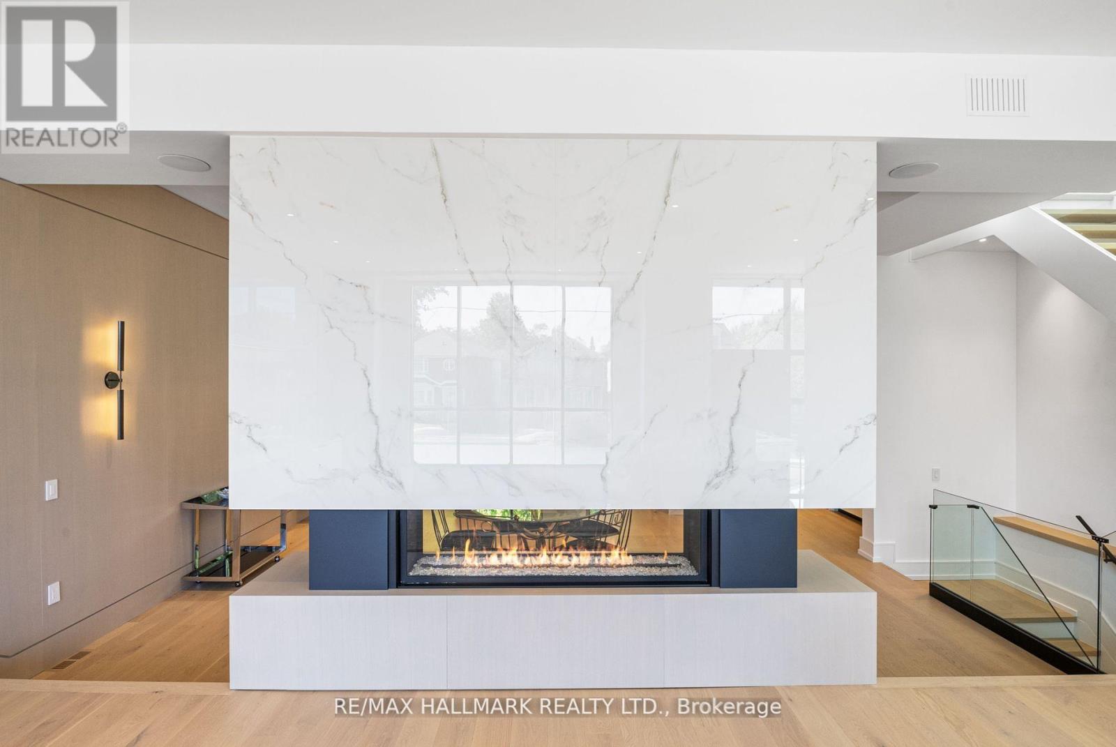 22 Divadale Drive, Toronto, Ontario  M4G 2N9 - Photo 6 - C12513372