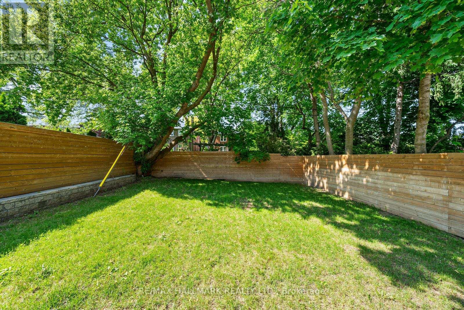 22 Divadale Drive, Toronto, Ontario  M4G 2N9 - Photo 47 - C12513372