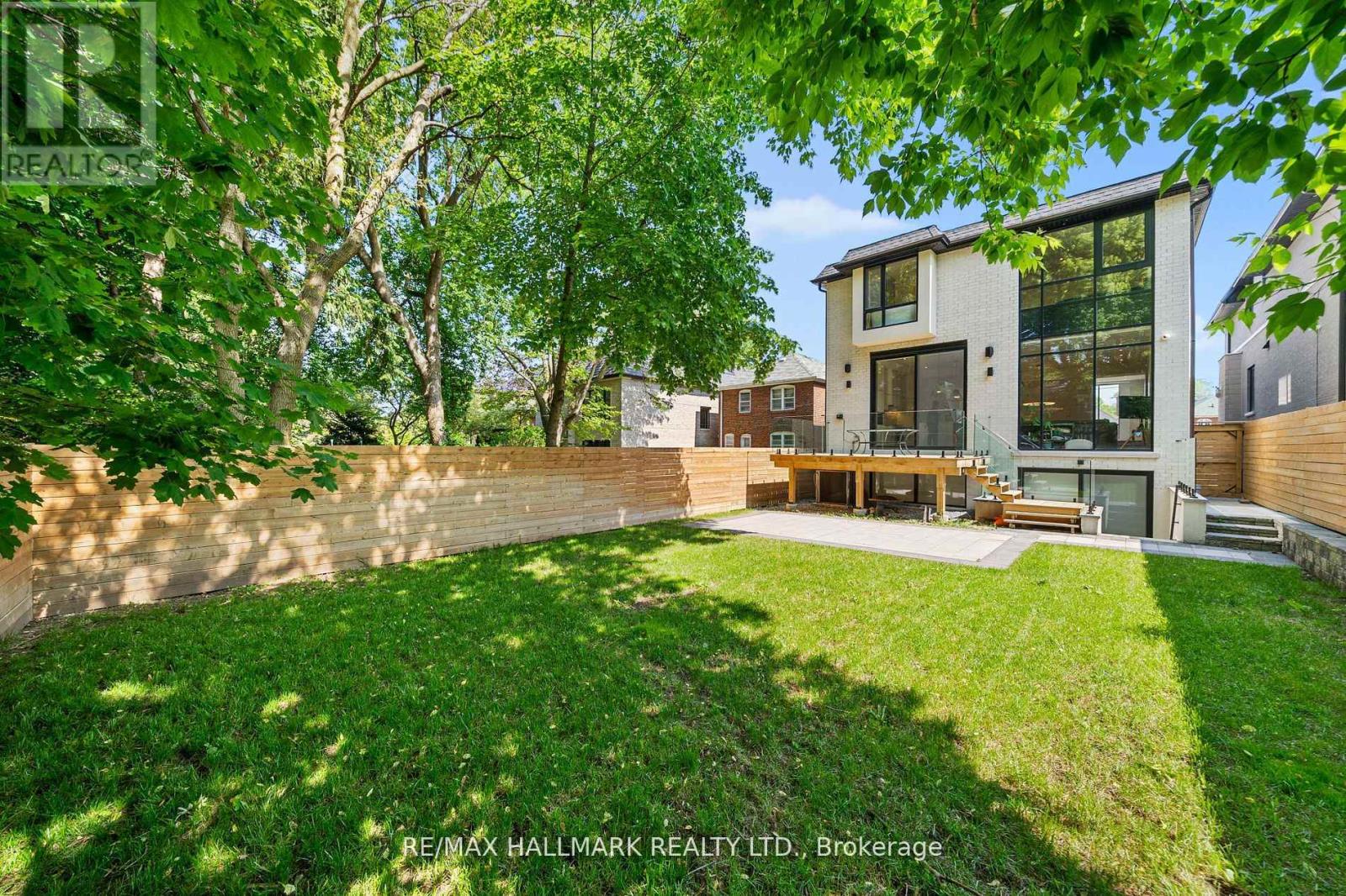 22 Divadale Drive, Toronto, Ontario  M4G 2N9 - Photo 46 - C12513372