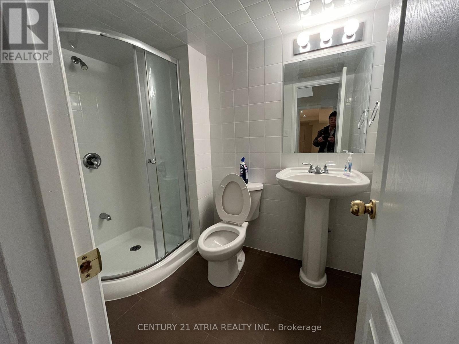 57 Rideau Drive, Richmond Hill, Ontario L4B 4P3 - Photo 17 - N12517732