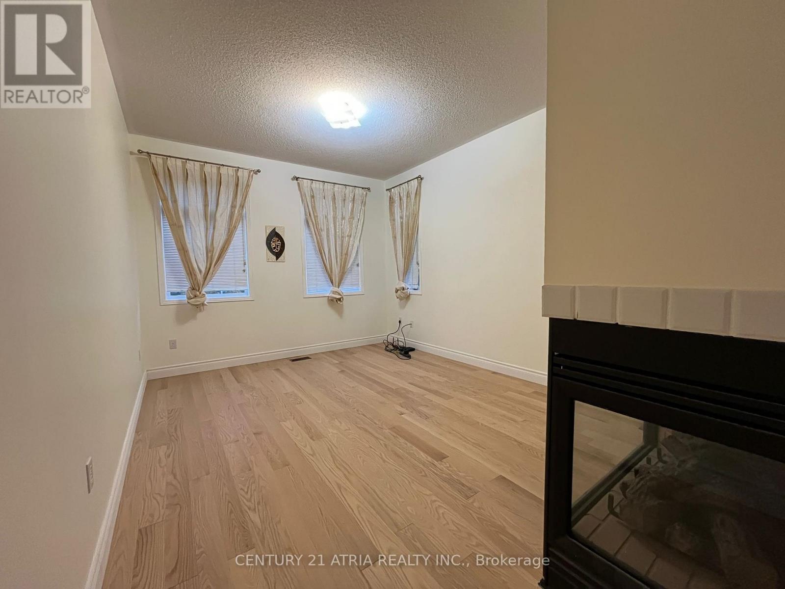 57 Rideau Drive, Richmond Hill, Ontario L4B 4P3 - Photo 7 - N12517732