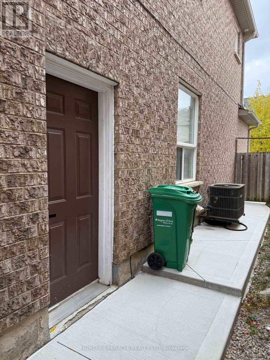 91 Buick Boulevard, Brampton, Ontario  L7A 3B7 - Photo 2 - W12520004