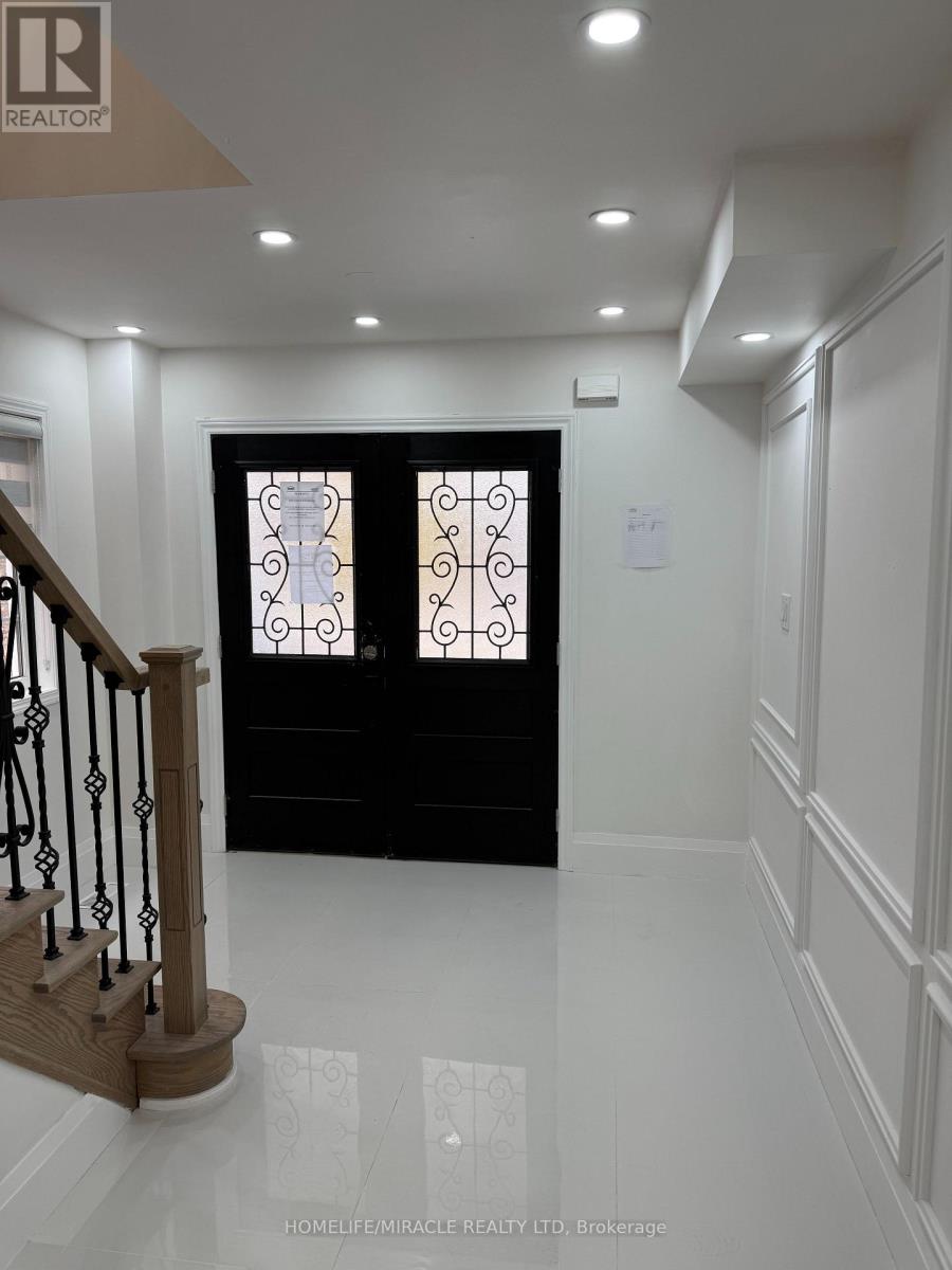 91 Buick Boulevard, Brampton, Ontario  L7A 3B7 - Photo 5 - W12520004