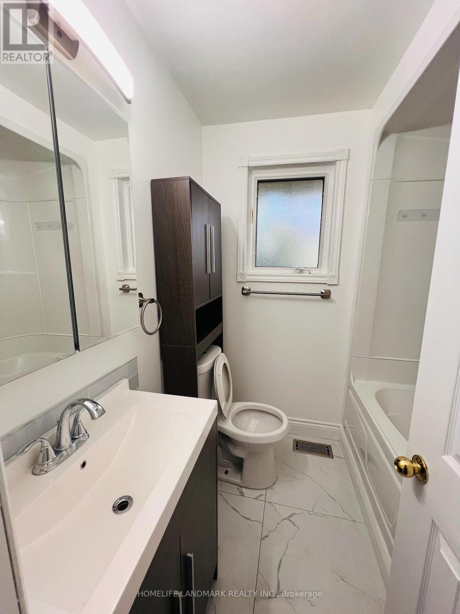 2749 Truscott Drive, Mississauga, Ontario  L5J 2B8 - Photo 11 - W12520008