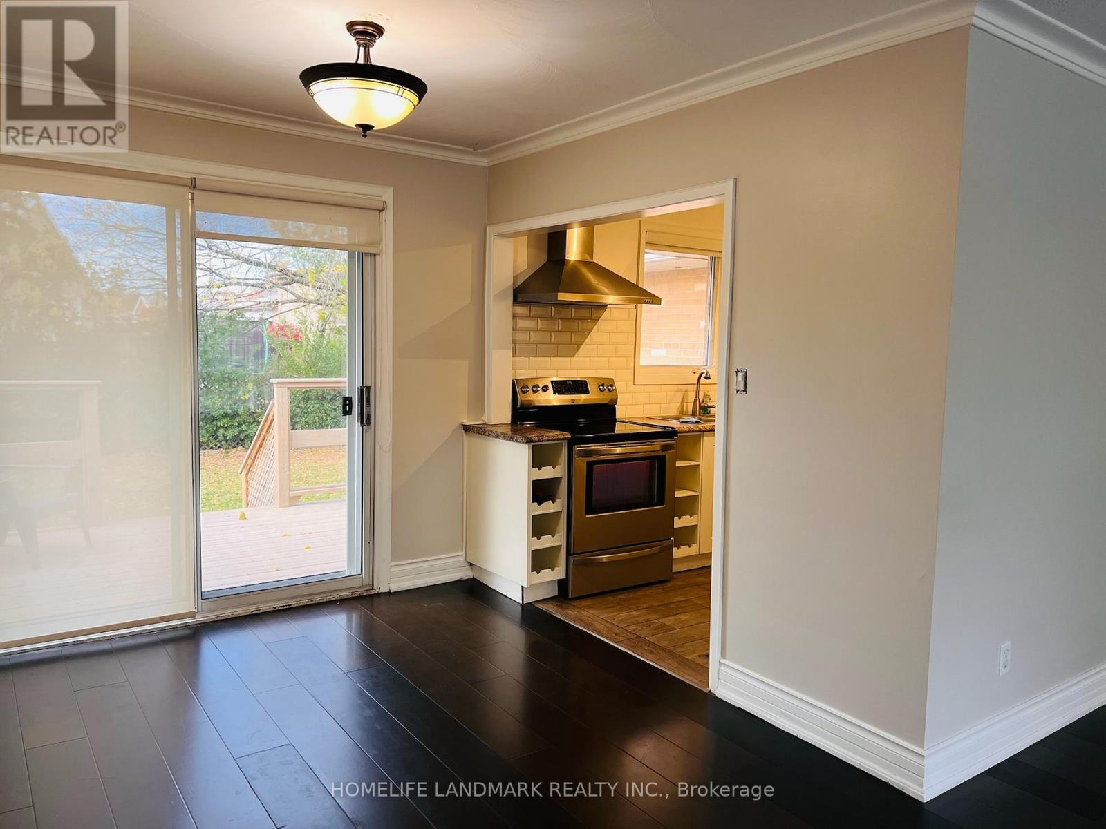 2749 Truscott Drive, Mississauga, Ontario  L5J 2B8 - Photo 4 - W12520008